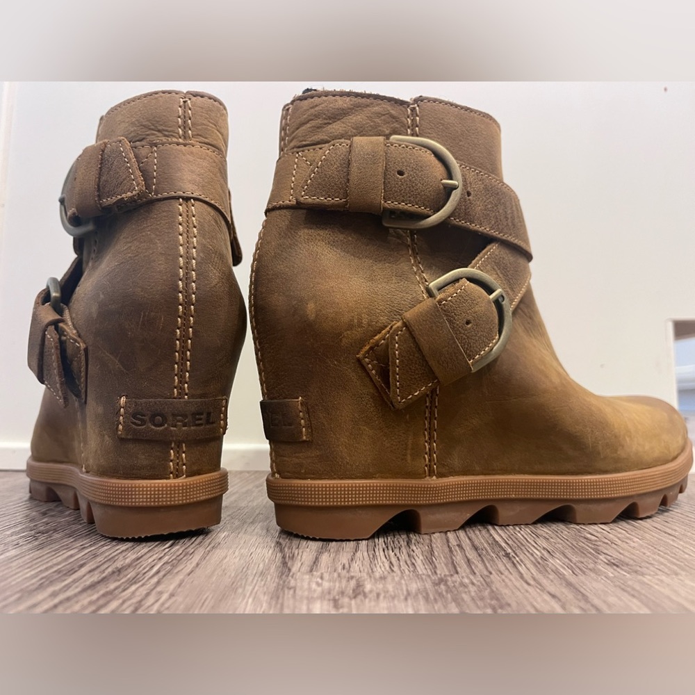🟤🟤❄️❄️BRAND NEW Size 7 SOREL Joan Of Arctic Wedge II Buckle